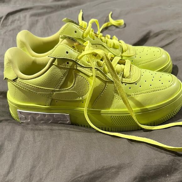 Nike Yellow Sneakers Air Force 1 Classic Design - Picture 1 of 4